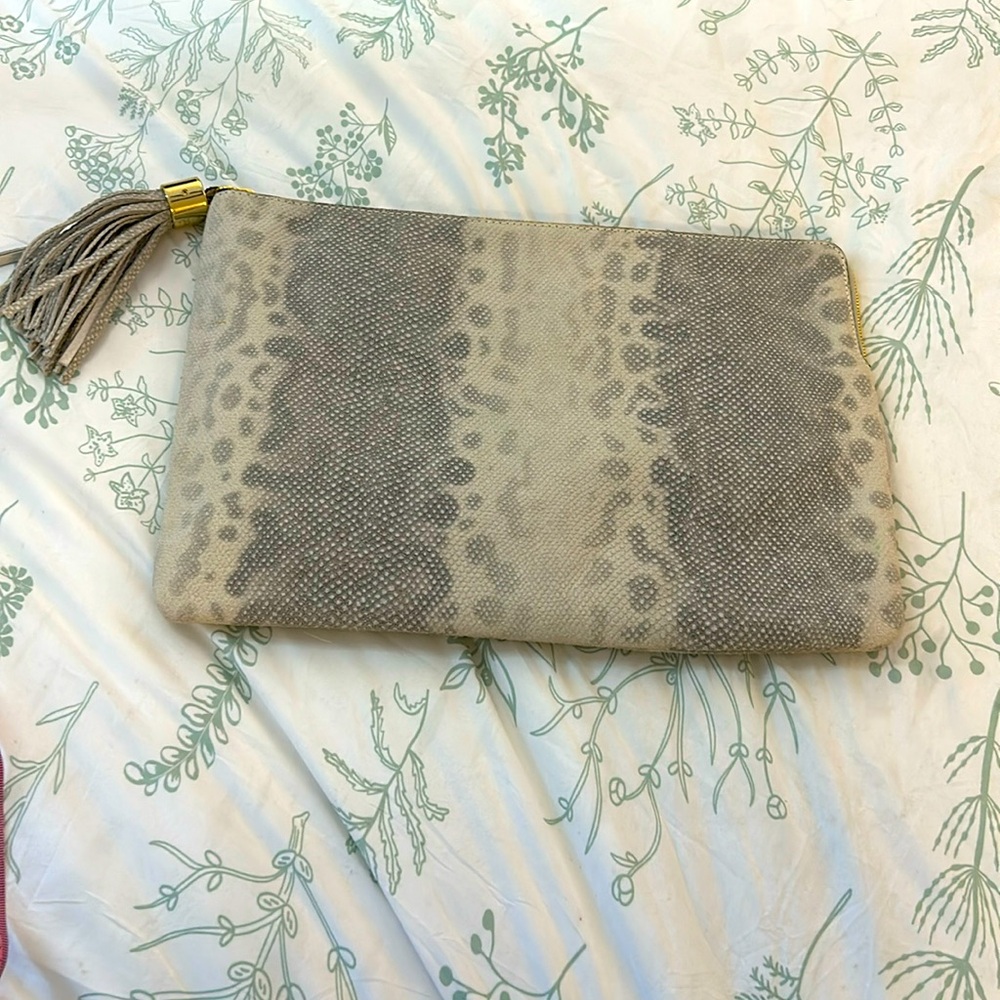 GILL Halo Clutch / NWOT
